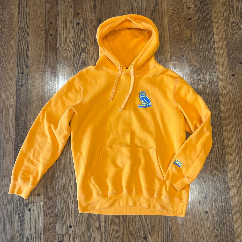October’s Very Own OVO Hoodie in Orange 🦉
size Medium